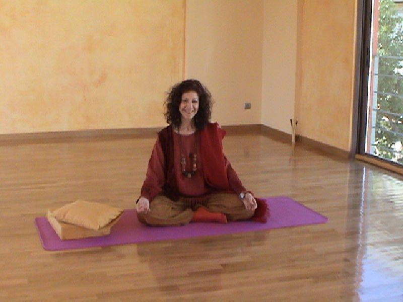 Η Λήδα Shantala στην επάνω αίθουσα (πριν μπει ο καθρέφτης)