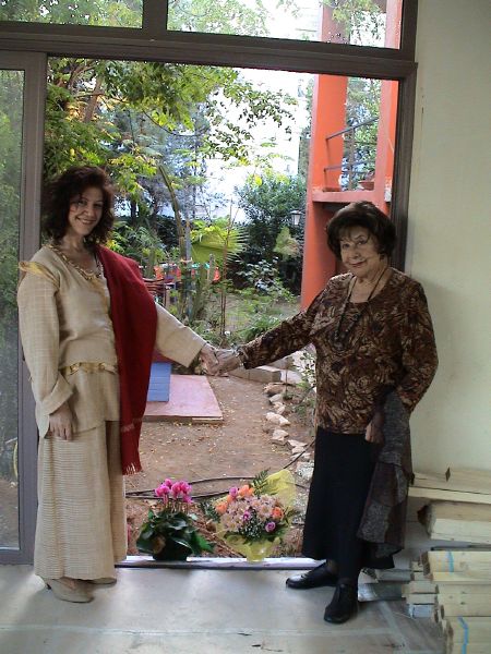 Η Λήδα και η μητέρα της Σμάρω Στεφανίδου στη μεγάλη αίθουσα